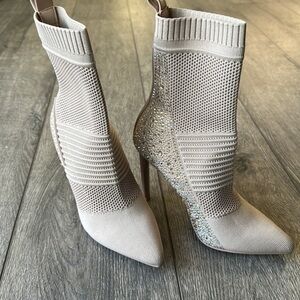 Steve Madden heeled booties size 6 tan colored rhinestone ankle belt